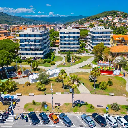 Giardino Terrazzo Fronte Mare Posto Auto *